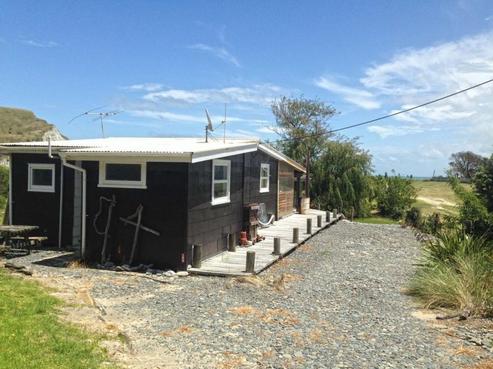 94 Newcastle Street, Mahia
