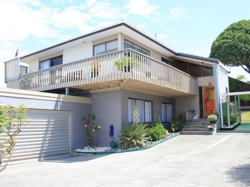 11 Kiteroa Terrace, Rothesay Bay
