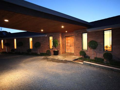 38 Lloyd Road, Riverhead