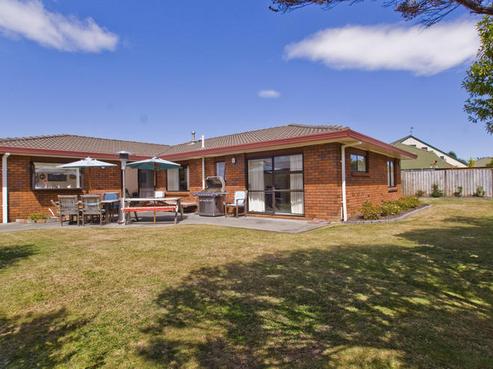 42 Bob Charles Drive, Golflands