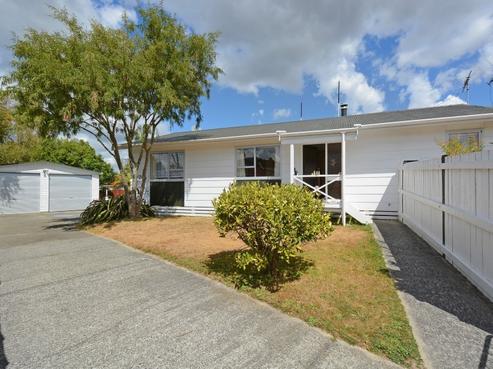 44 Larchmont Grove, Totara Park