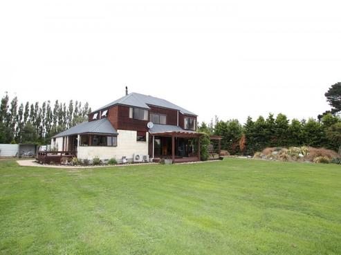 1176 Isleworth Road, Eiffelton