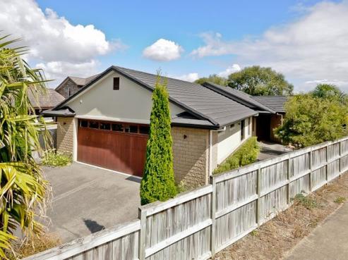 26 Winslow Court, Huntington