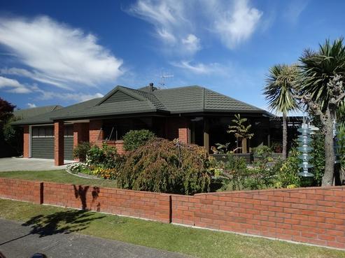 3 Saunders Crescent, Stoke