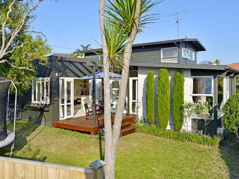 12 Vaughan Crescent, Murrays Bay
