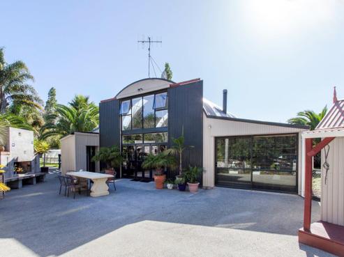 28 Julian Road, Onemana
