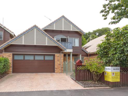 72 Memorial Drive, Hamilton East
