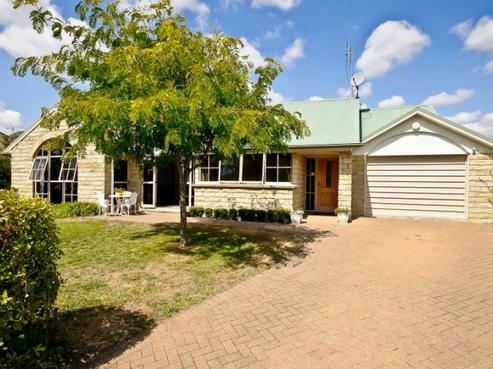 1 Friesian Place, Grandview Heights