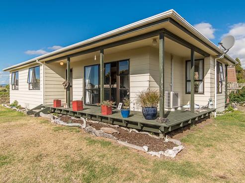 10 Whitmore Grove, Waikanae Beach