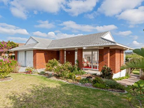 11 Summermist Drive, Northpark