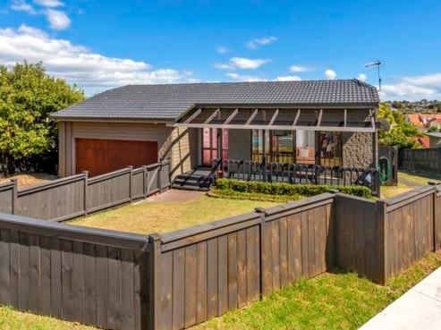 6 Diosma Place, Botany Downs