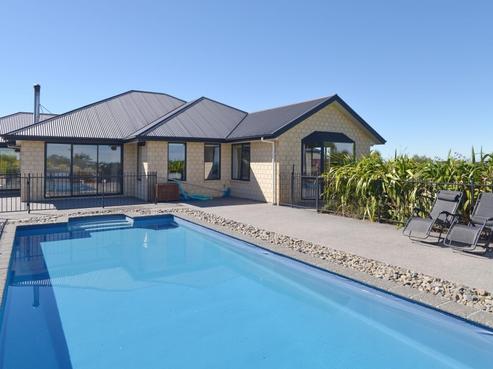 184 Davis Road, Cust