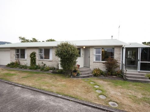 11 Russell Drive, Oakura