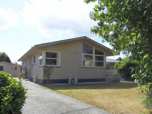 59 Garden Heights Avenue, Glenview
