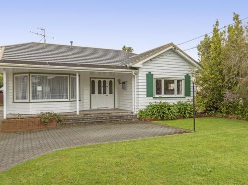 15 Marina Grove, Central Hutt