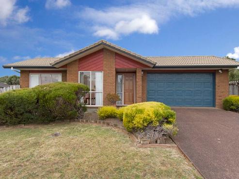 64 Bob Charles Drive, Golflands