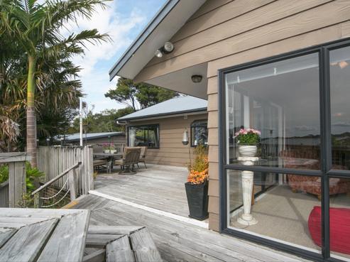 22 Rauhuia Crescent, Parau