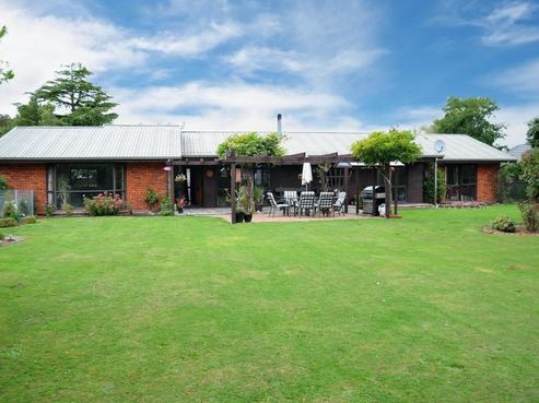 16 Gladstone Road, Woodend
