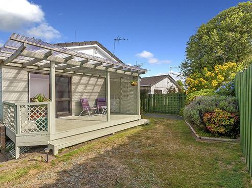 16 Lexington Drive, Botany Downs