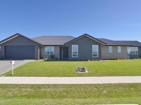 18 Awarua Road, Pegasus