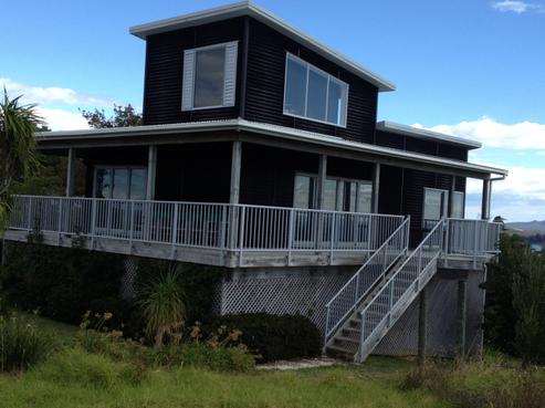 8 Woody Bay Road, Rakino Island