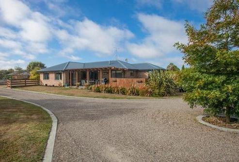 4 De La Mare Drive, Leamington