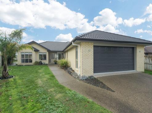 17 Darjon Drive, Huntington