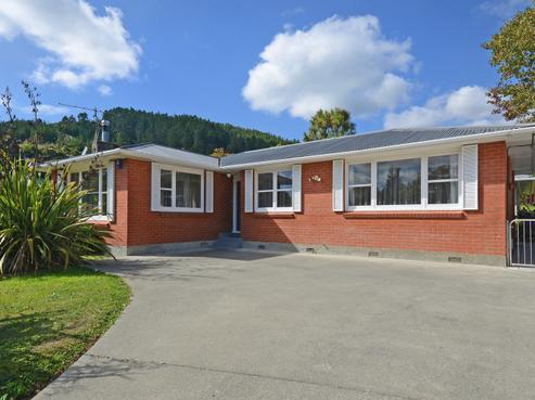 12 Forest Road, Pinehaven