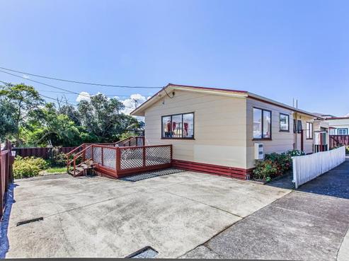 1/4 Barbary Avenue, Kelston