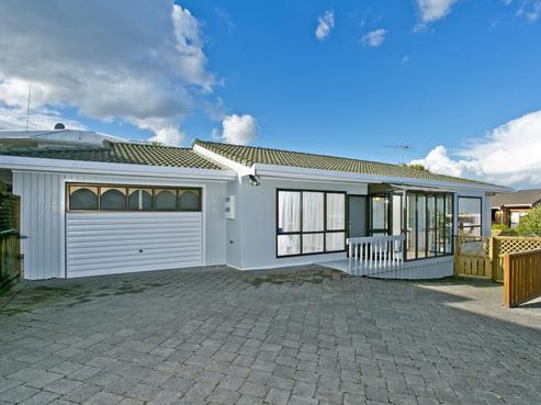 2/163 Hobsonville Road, West Harbour