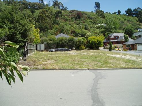 34 Alderson Avenue, Hillsborough
