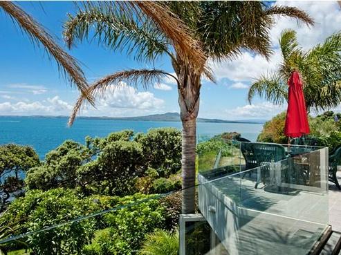 93 Beach Road, Castor Bay