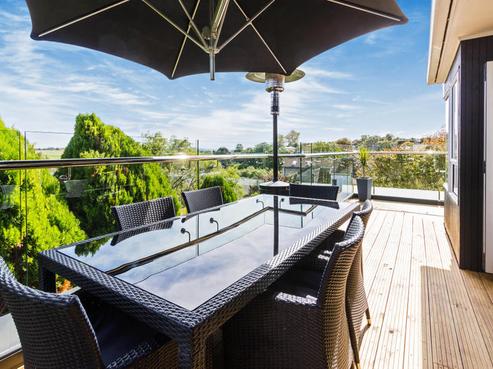 2/18 Charles Dickens Drive, Mellons Bay