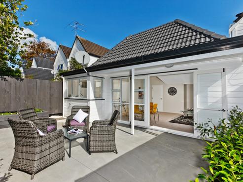 4 Woodbridge Lane, Milford