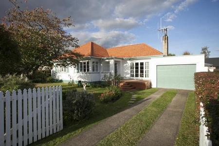 64 Chaucer Street, Leamington