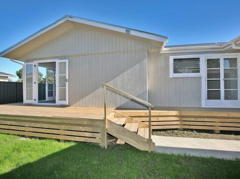702 Park Road South, Akina