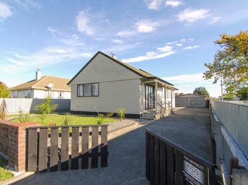 1227 Cunningham Crescent, Mayfair