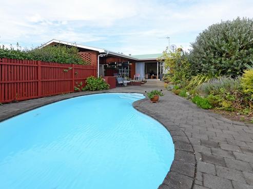 12 Clements Crescent, Queenwood