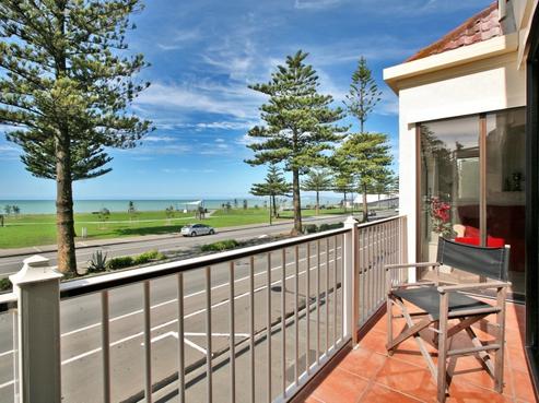 425 Marine Parade, Napier South