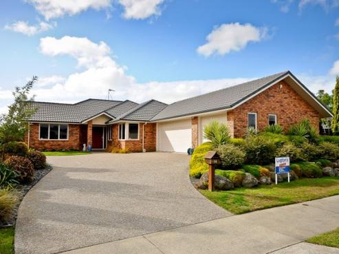 14 Langdale Court, Huntington