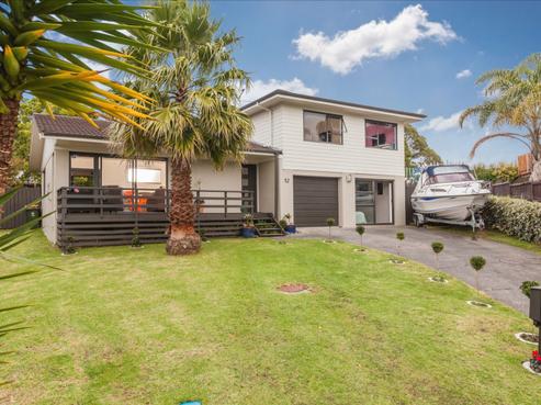 12 Yarra Place, Botany Downs