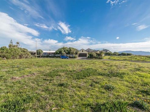 4 Olliver Grove, Waikanae Beach