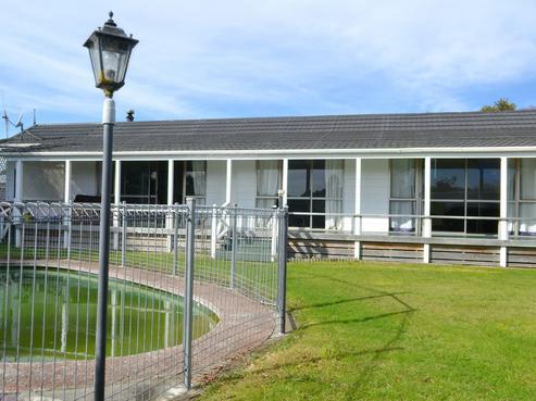 4 Meads Place, Bulls