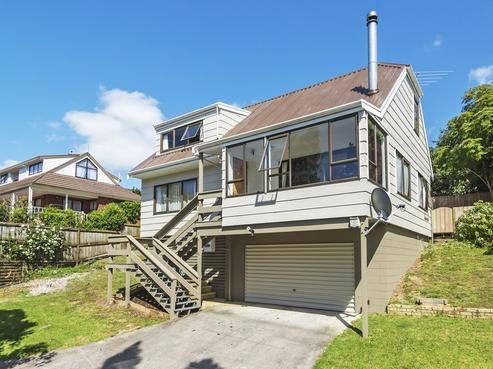 6 Cambric Place, Botany Downs