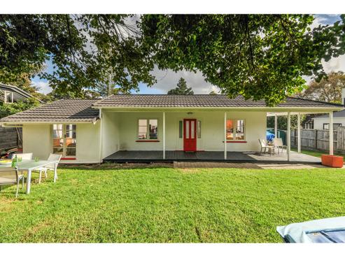 86 Beach Road, Castor Bay