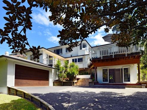 8 Heathcote Road, Castor Bay