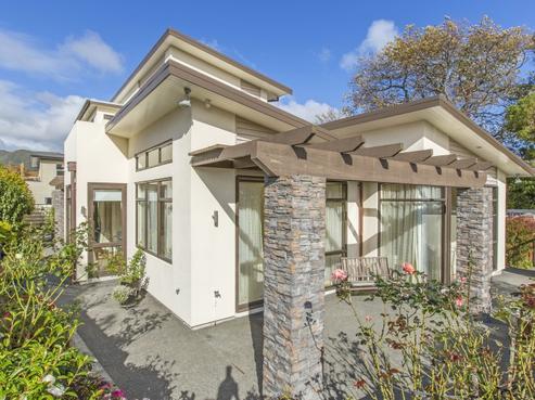 8A Bloomfield Terrace, Central Hutt