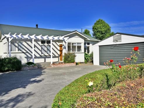 106 Park Road South, Akina