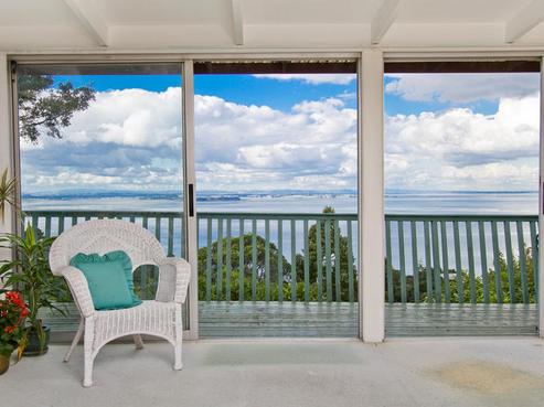 138 Takahe Road, Titirangi