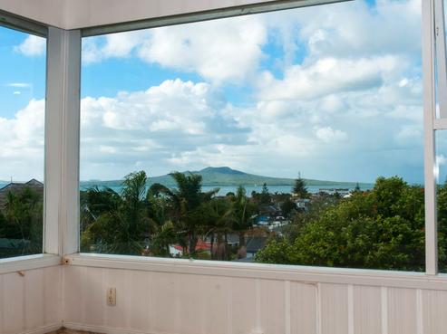 9 Seaview Road, Castor Bay
